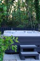 Villa PORTUM - Where Serenity & Comfort meet, Luxurious Woodland Retre