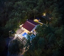 Villa PORTUM - Where Serenity & Comfort meet, Luxurious Woodland Retre