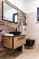 Villa PORTUM - Where Serenity & Comfort meet, Luxurious Woodland Retre