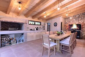 Villa PORTUM - Where Serenity & Comfort meet, Luxurious Woodland Retre