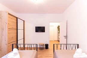 Villa PORTUM - Where Serenity & Comfort meet, Luxurious Woodland Retre