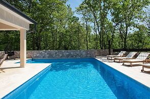 Villa PORTUM - Where Serenity & Comfort meet, Luxurious Woodland Retre