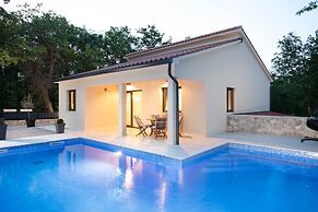 Villa PORTUM - Where Serenity & Comfort meet, Luxurious Woodland Retre