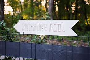 Villa PORTUM - Where Serenity & Comfort meet, Luxurious Woodland Retre