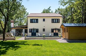 Villa PORTUM - Where Serenity & Comfort meet, Luxurious Woodland Retre