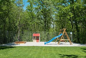 Villa PORTUM - Where Serenity & Comfort meet, Luxurious Woodland Retre