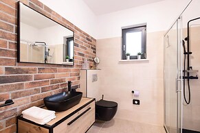 Villa PORTUM - Where Serenity & Comfort meet, Luxurious Woodland Retre