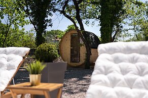 Villa PORTUM - Where Serenity & Comfort meet, Luxurious Woodland Retre