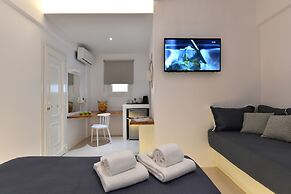 Ammos Luxury Rooms & Home