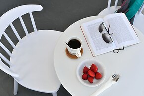 Ammos Luxury Rooms & Home