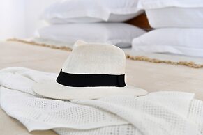 Ammos Luxury Rooms & Home