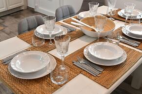 Ammos Luxury Rooms & Home