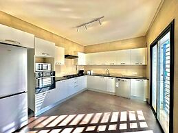 Villa Corniche vue mer et Piscine Chauff e