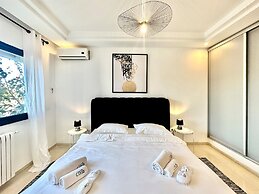 Villa Corniche vue mer et Piscine Chauff e