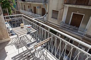 Ampelokipi Metro Roomy Delightful Oasis