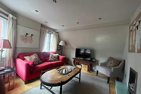 Modern Top Floor 2BD Flat - Kensington