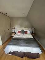 Modern Top Floor 2BD Flat - Kensington