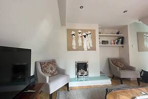 Modern Top Floor 2BD Flat - Kensington