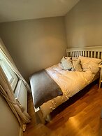 Modern Top Floor 2BD Flat - Kensington