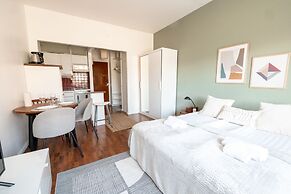 2ndhomes Cozy Apartment with Park View