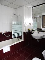 Portaluna Hotel & Resort By Reston