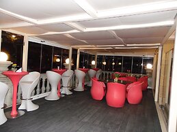 Portaluna Hotel & Resort By Reston