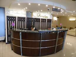 Portaluna Hotel & Resort By Reston