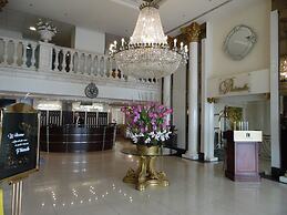 Portaluna Hotel & Resort By Reston