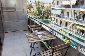 Charming 2 Bedroom apt next to Panormou