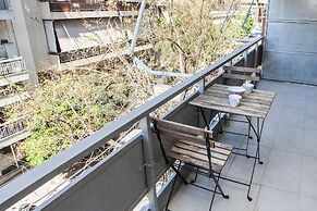 Charming 2 Bedroom apt next to Panormou