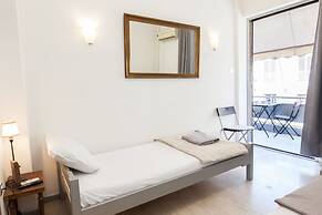 Charming 2 Bedroom apt next to Panormou