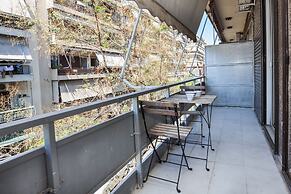 Charming 2 Bedroom apt next to Panormou