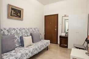 Charming 2 Bedroom apt next to Panormou