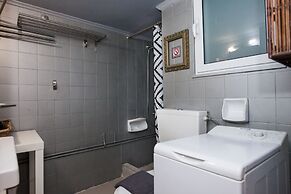 Charming 2 Bedroom apt next to Panormou