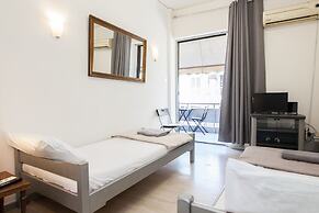 Charming 2 Bedroom apt next to Panormou