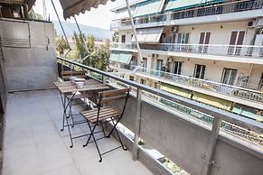 Charming 2 Bedroom apt next to Panormou