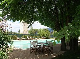 Apartment With Swimming Pool