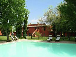 Apartment With Swimming Pool