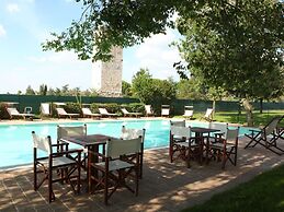 Apartment With Swimming Pool
