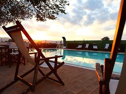 Apartment With Swimming Pool
