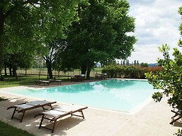 Apartment With Swimming Pool