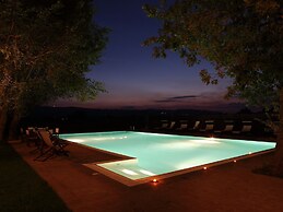 Apartment With Swimming Pool