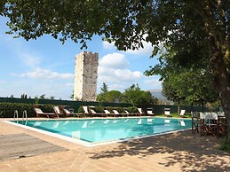 Apartment With Swimming Pool