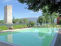 Apartment With Swimming Pool