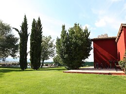 Apartment With Swimming Pool