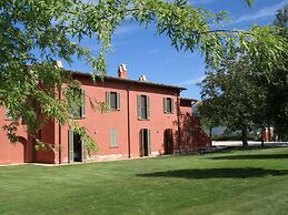 Apartment With Swimming Pool