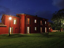 Apartment With Swimming Pool