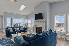 Barefoot West 3 Bedroom Duplex by RedAwning