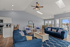 Barefoot West 3 Bedroom Duplex by RedAwning