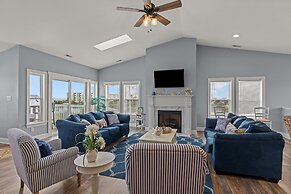 Barefoot West 3 Bedroom Duplex by RedAwning